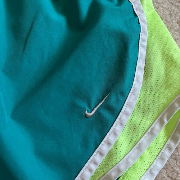 nike shorts - Picture 2 of 3